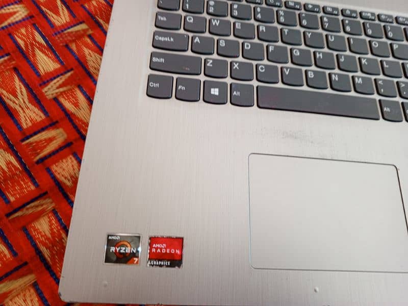 Lenovo laptop in good condition 9