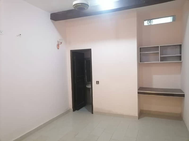 5 Marla Spacious Lower Portion Available In Low Cost - Block E For rent 3