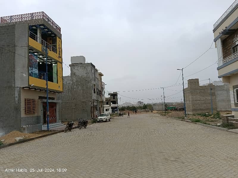 Luxury Corner Plot For Sale In Executive Block - 60x24 Feet Road Facing 4