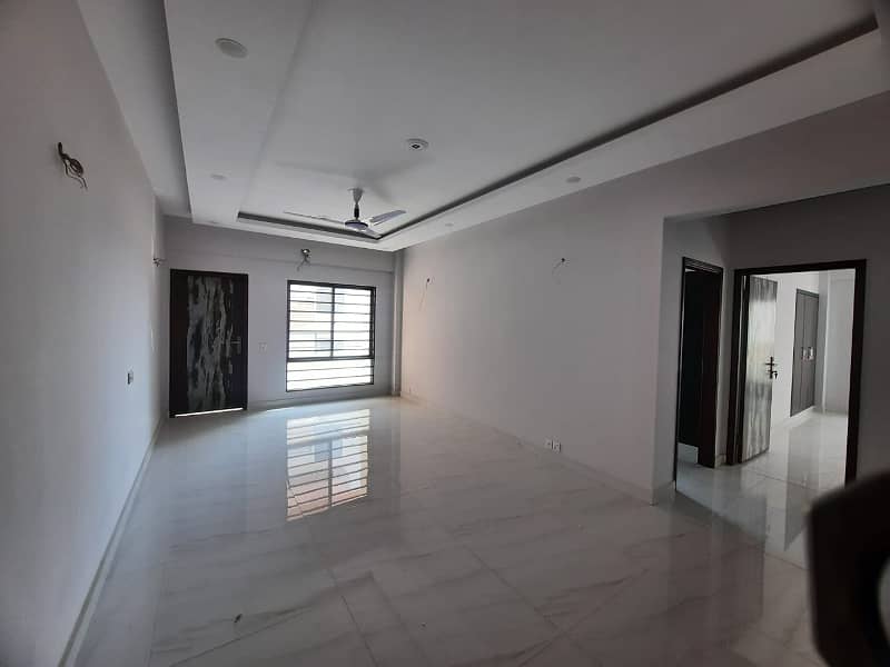 3Bed Dd Flat for rent in Brand new Apartment of Metropolis 8