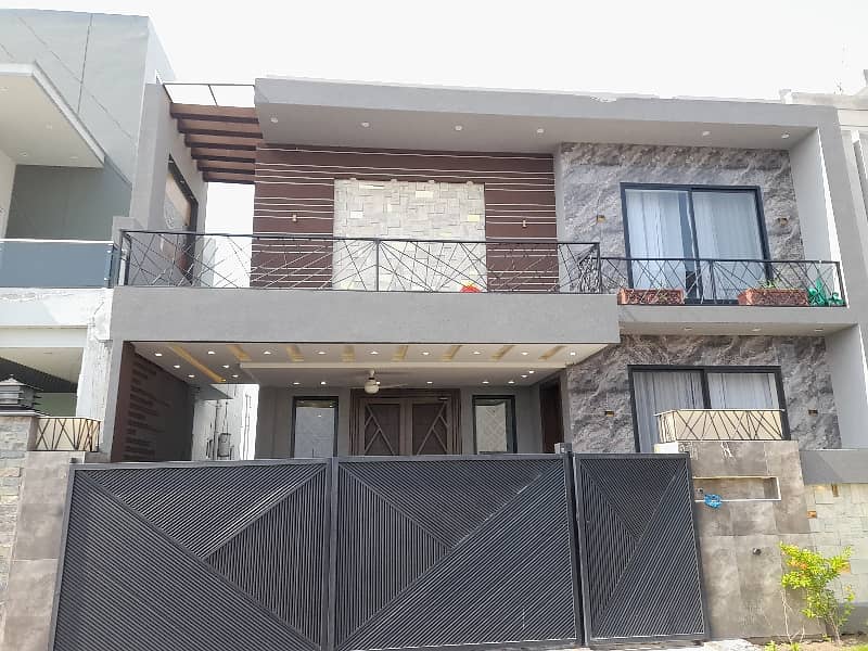 Prime Location House Of 10 Marla Is Available For sale In Garden Town Phase 3 0