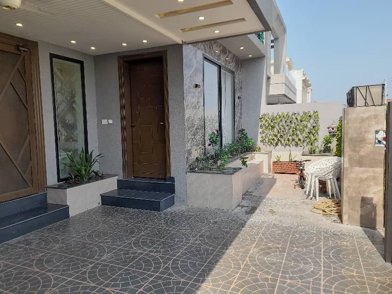 Prime Location House Of 10 Marla Is Available For sale In Garden Town Phase 3 3