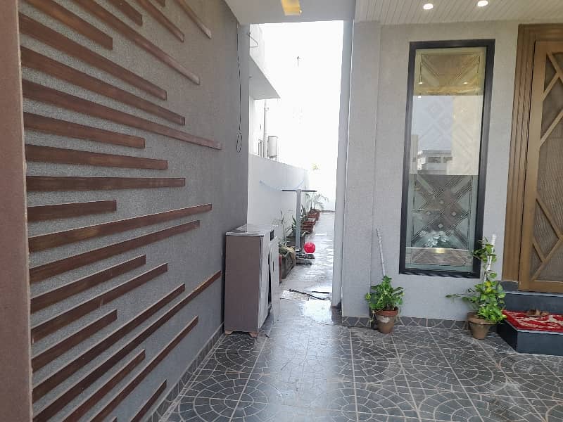 Prime Location House Of 10 Marla Is Available For sale In Garden Town Phase 3 4