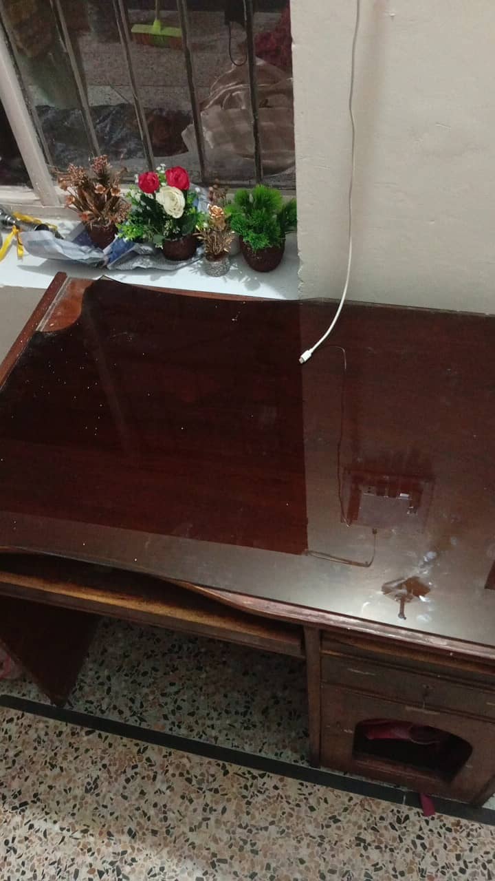 Computer table for sale 3