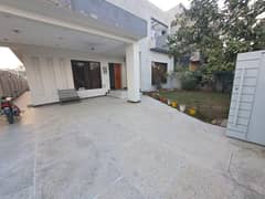 2 kanal house for rent in johar town opposite emporium vip society 0