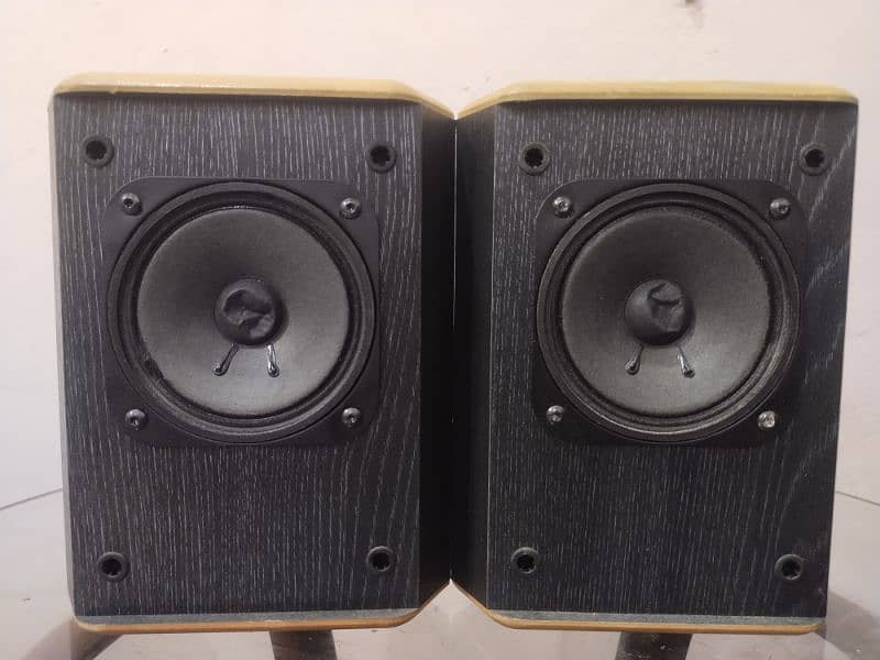 Jamo 200 Surround Speakers 1