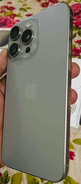 Iphone 15pro max Natural Titanium 3