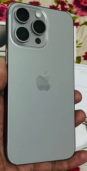 Iphone 15pro max Natural Titanium 4