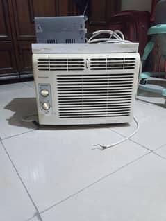 window ac 0.75 ton with supply 03289117135