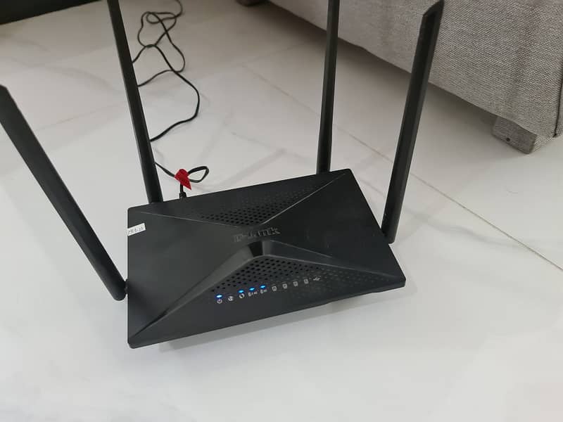 D-Link DIR-853 AC1300 MU-MIMO Wi-Fi Gigabit Router 0