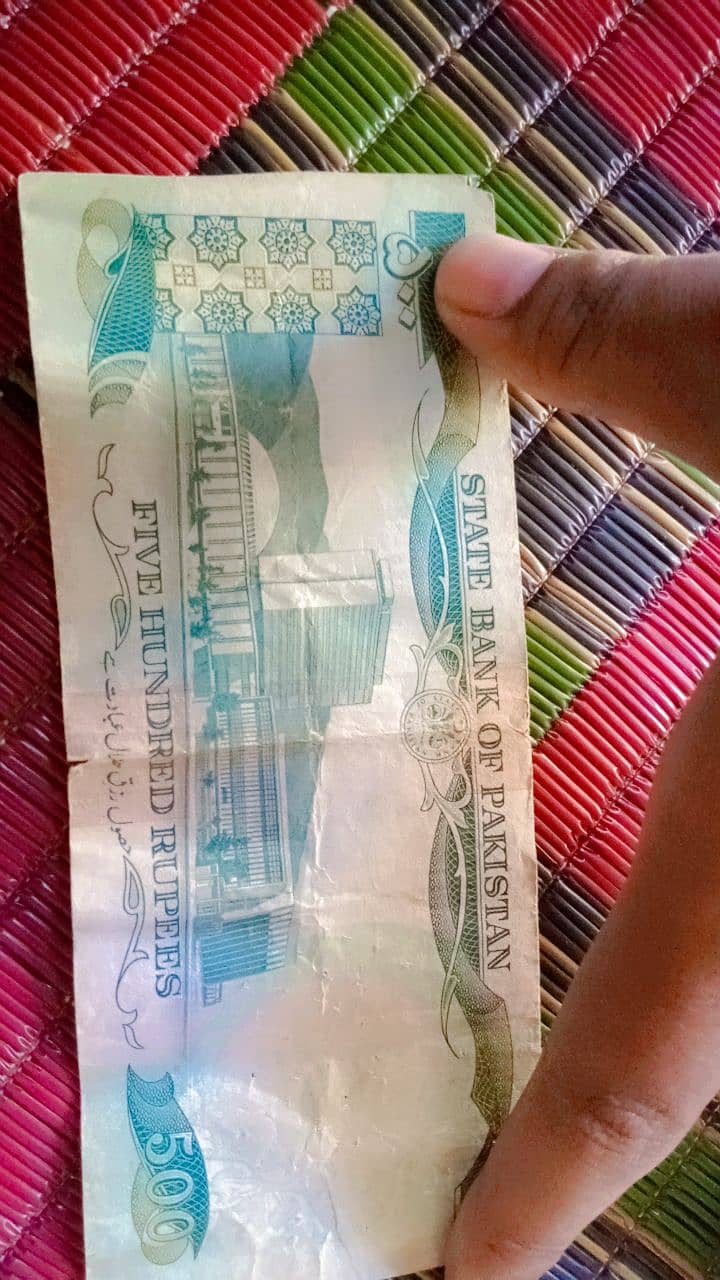 For sale 2 notes of five hundred rupees 1