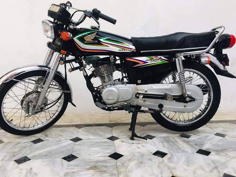 Honda CG 125 2016 model bike for sale call on 0313,4935016 2