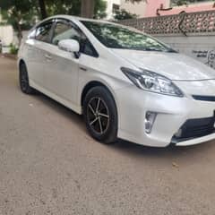 Toyota Prius 2013/ 17 G grade