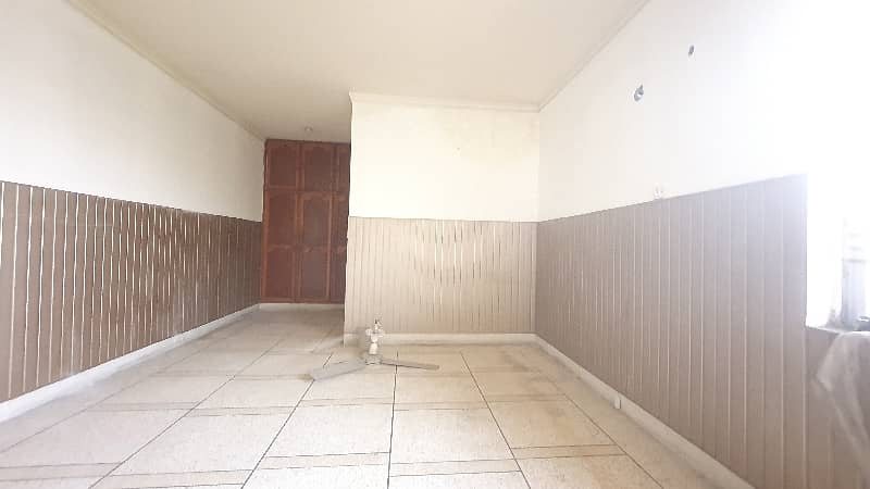 1 Kanal Upper Portion 4. bed Ideal Location of Johar Town B 1 Available for Rent 2