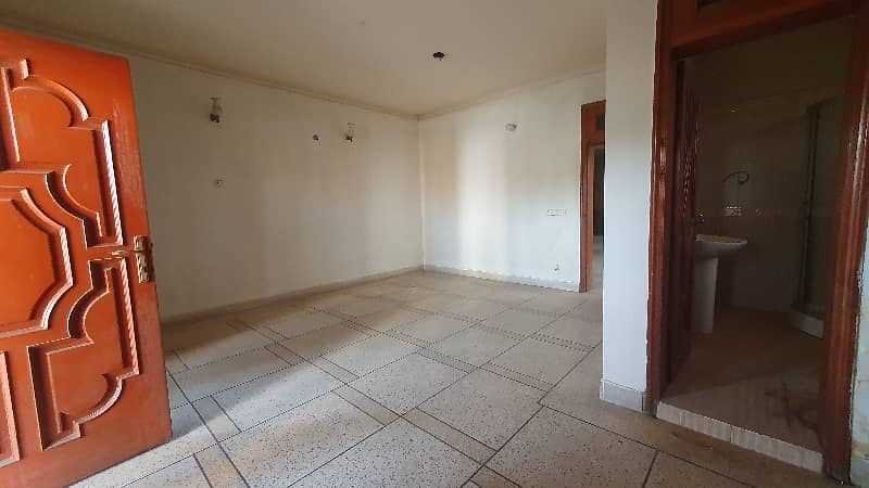 1 Kanal Upper Portion 4. bed Ideal Location of Johar Town B 1 Available for Rent 5