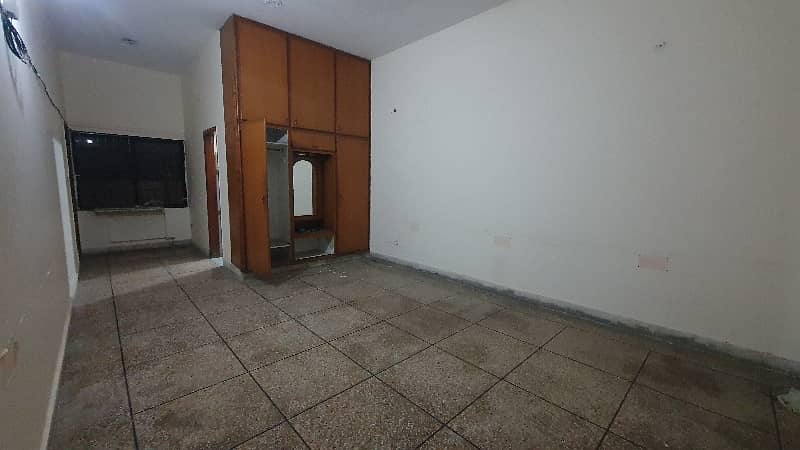 1 Kanal Double Unit 7. Bed For Rent Ideal For IT Office'S 2