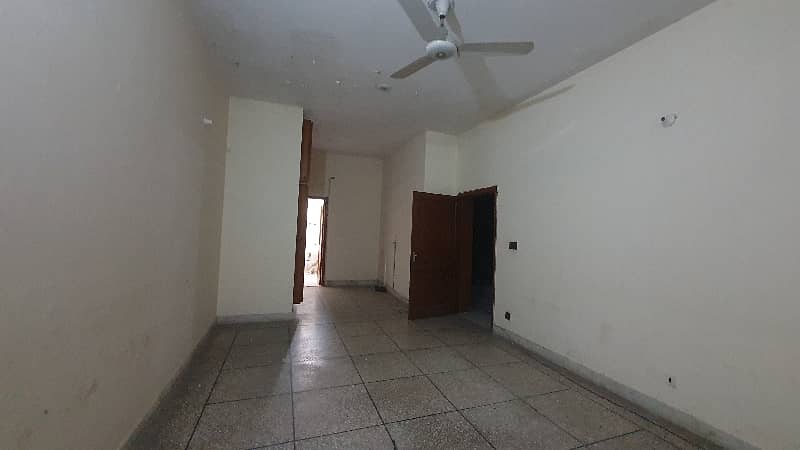 1 Kanal Double Unit 7. Bed For Rent Ideal For IT Office'S 7