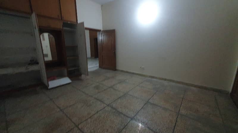 1 Kanal Double Unit 7. Bed For Rent Ideal For IT Office'S 11