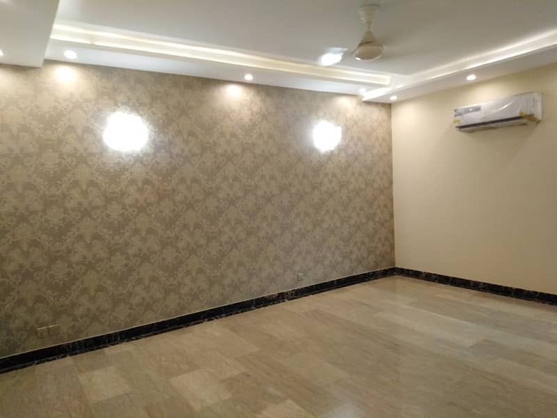 1 Kanal Nice Beautiful House Is Available For Sale In DHA Phase 1 Lahore. 11