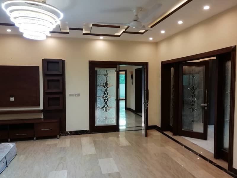 1 Kanal Nice Beautiful House Is Available For Sale In DHA Phase 1 Lahore. 23