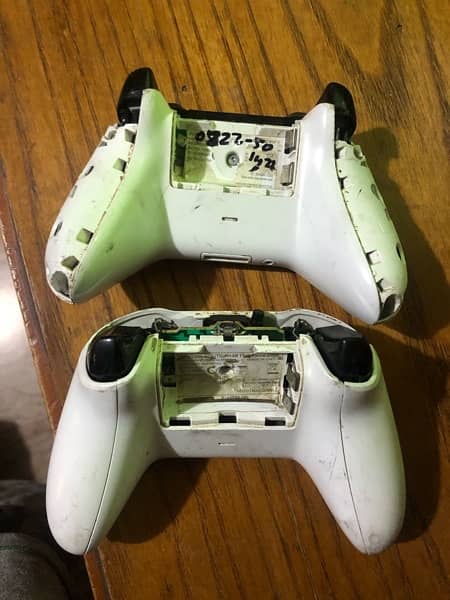 2 X Box one s Original Controller for Spare & Repair 1