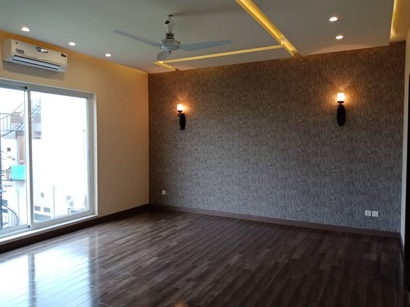 1 Kanal well maintained Modern bungalow for sale in Phase 4 Near Gold Crest Mall 2