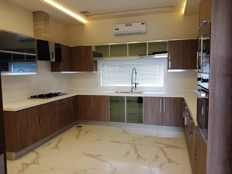 1 Kanal well maintained Modern bungalow for sale in Phase 4 Near Gold Crest Mall 22