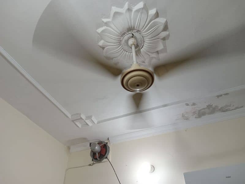 ceeling fan, 48" size, for sale, used me h, price 5000 rupee. 2