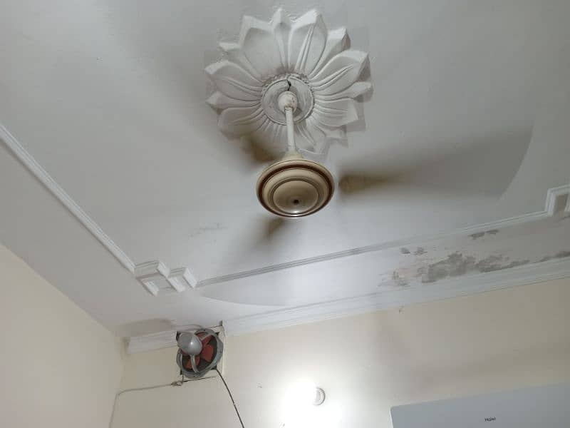 ceeling fan, 48" size, for sale, used me h, price 5000 rupee. 3