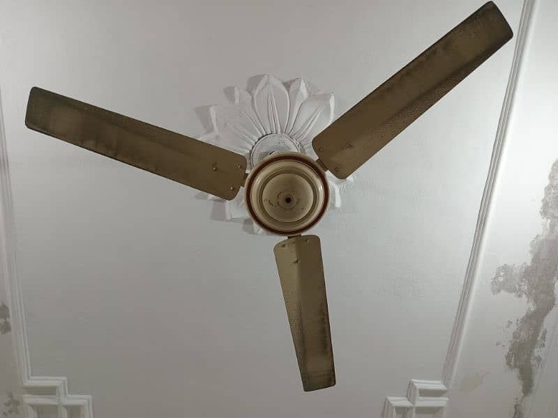 ceeling fan, 48" size, for sale, used me h, price 5000 rupee. 4