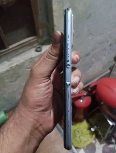 VIVO Y20 4GB 64GB WITH ORIGINAL CHARGER AND ORIGINAL BOX 2