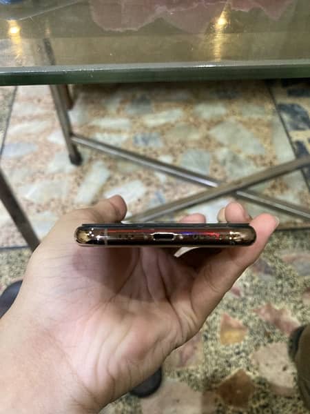 iPhone Xs FU 64GB (Golden) 4