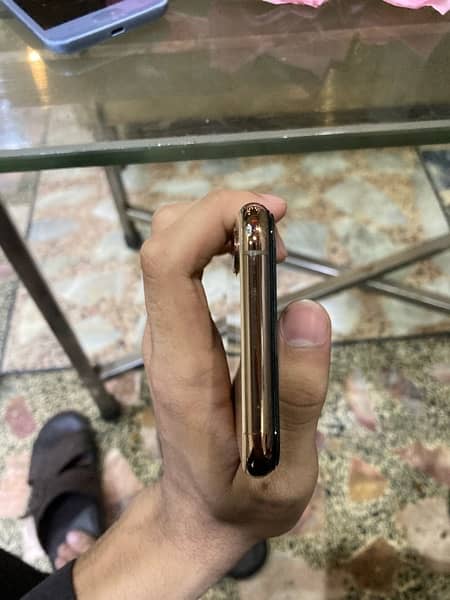 iPhone Xs FU 64GB (Golden) 6