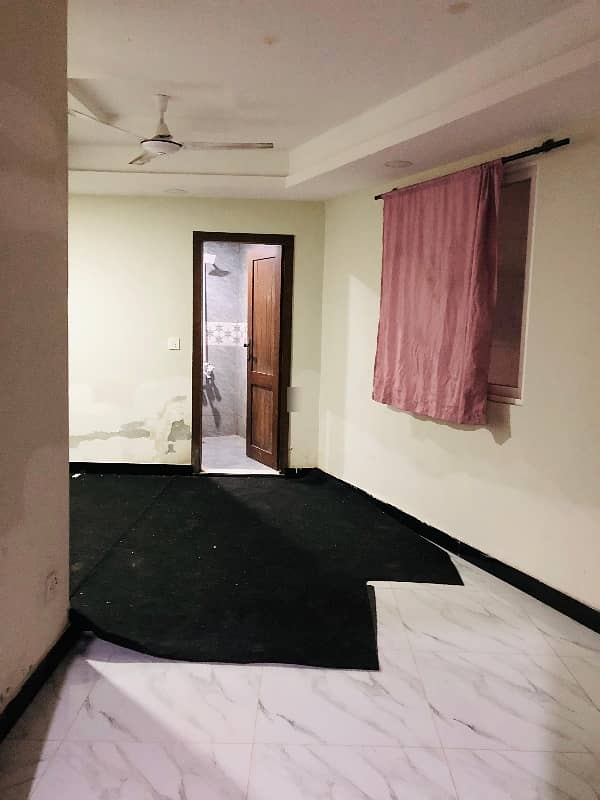 Aesthetic Flat Of 250 Square Feet For sale Is Available 5