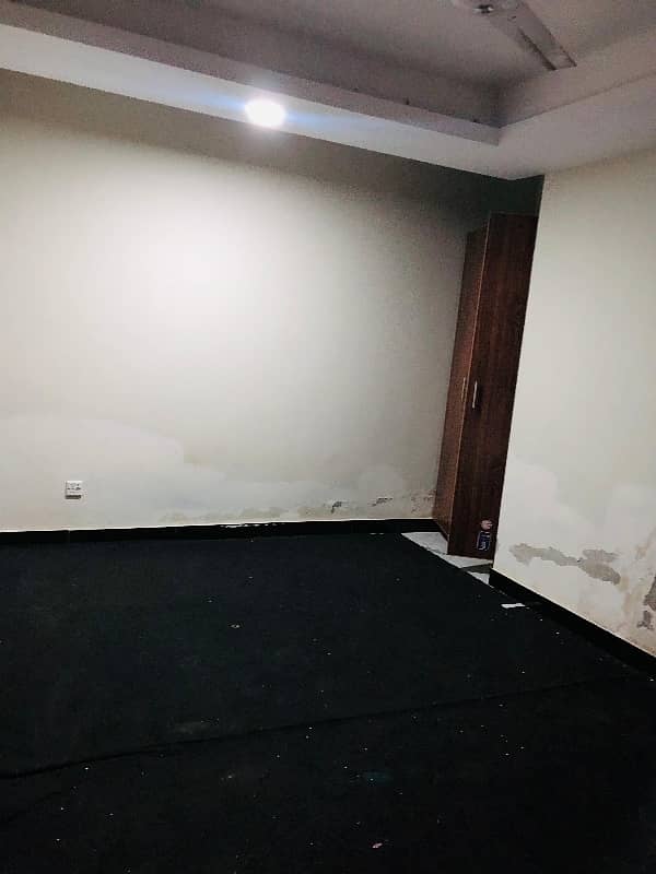 Aesthetic Flat Of 250 Square Feet For sale Is Available 6