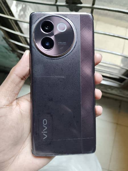 VIVO V30E 1