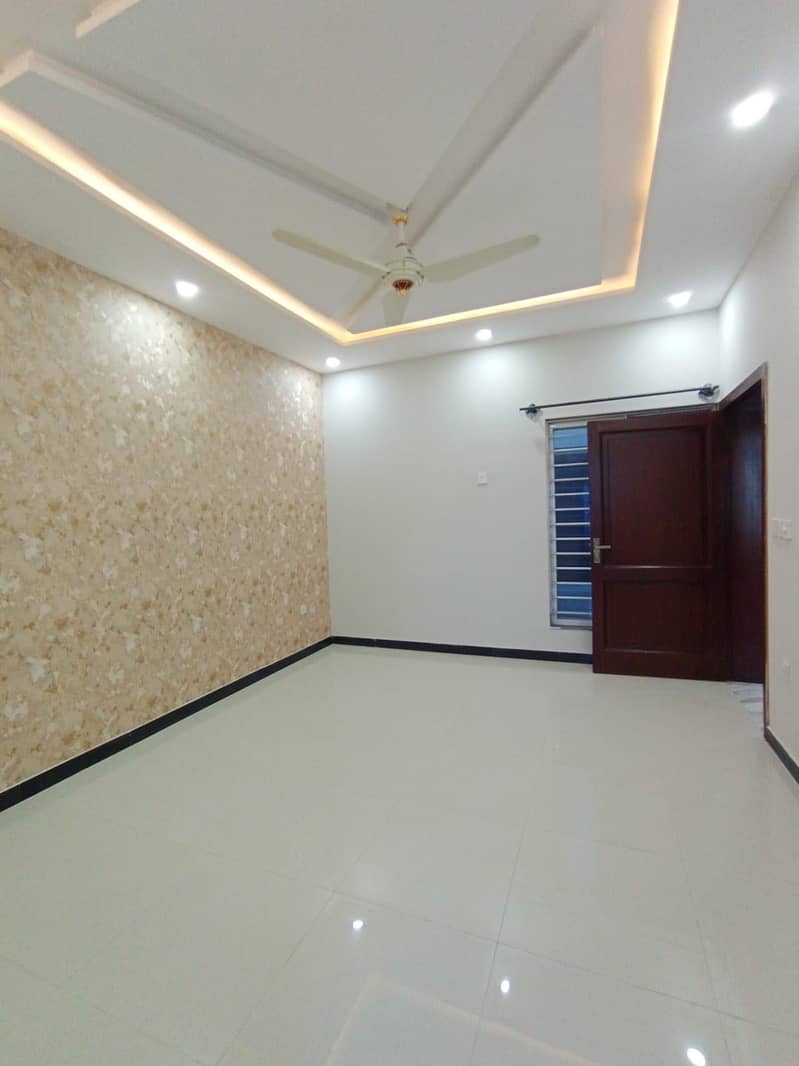 10 MARLA BRAND NEW HOUSE FOR SALE IN C BLOCK FAISAL TOWN STADIUM FACE 25