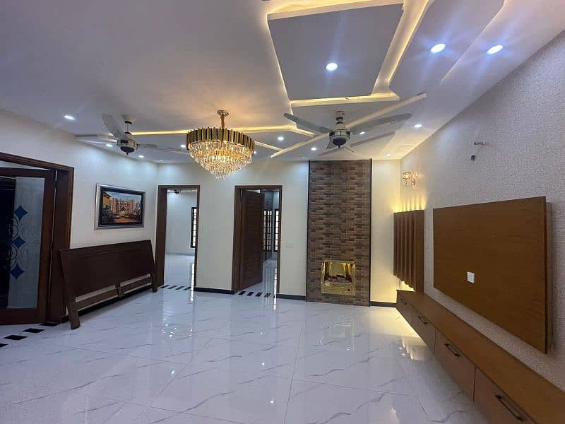 8 Marla New House For Rent in bahria Town lahore 3