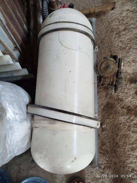 CNG Cylinder with Kit and stand, almost new condition 2