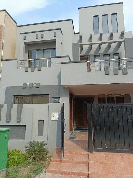 8 Marla New House For Rent in Bahria Town Lahore 0