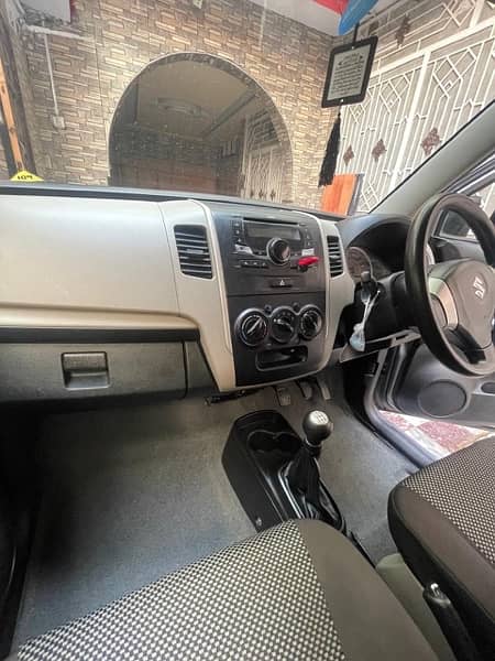 Suzuki Wagon R 2018 10