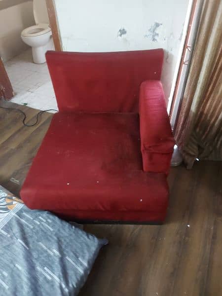 sofa for urgent sale 3