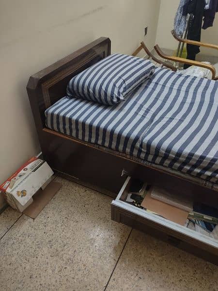 single Bed made  by pure sheesham wood 1