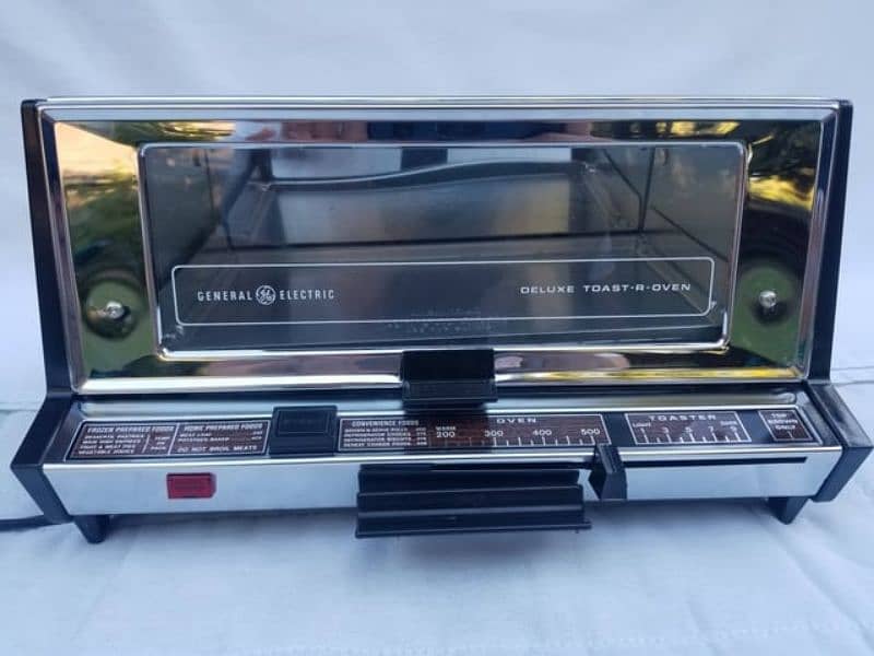 General Electric Deluxe Toast-R-Oven Toaster 0