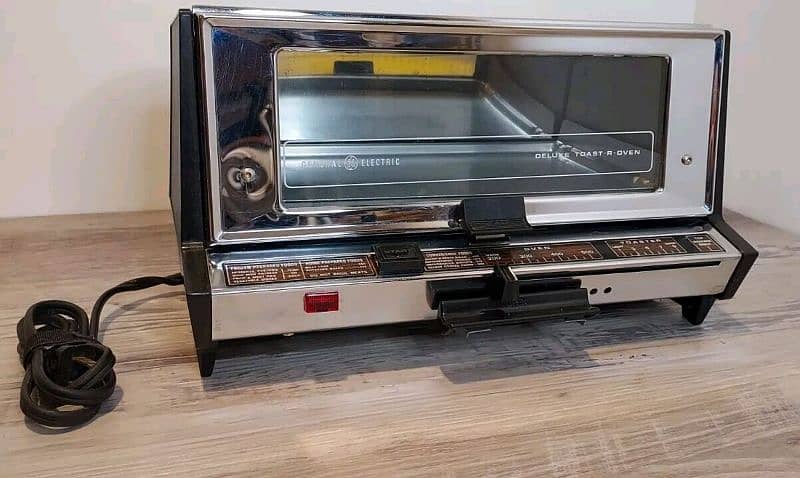 General Electric Deluxe Toast-R-Oven Toaster 1