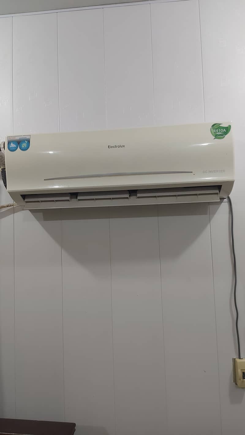 1.5 ton ac ELECTROLUX 100% condition 0