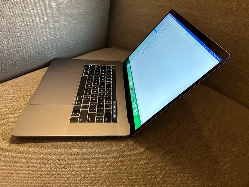 MacBook Pro 2017 in 15.4 inch in Warranty 1