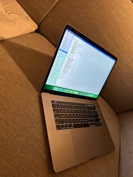 MacBook Pro 2017 in 15.4 inch in Warranty 2