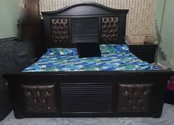 bed with 3 sidetables