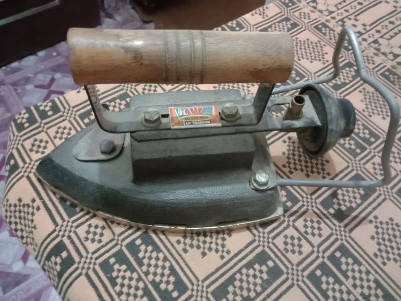 gas iron available for sale in good condition 3